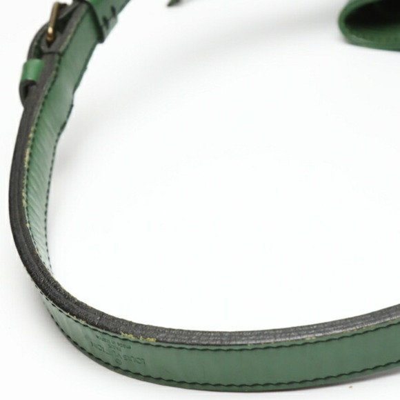 LOUIS VUITTON Green Shoulder Bag - Picture 6 of 15